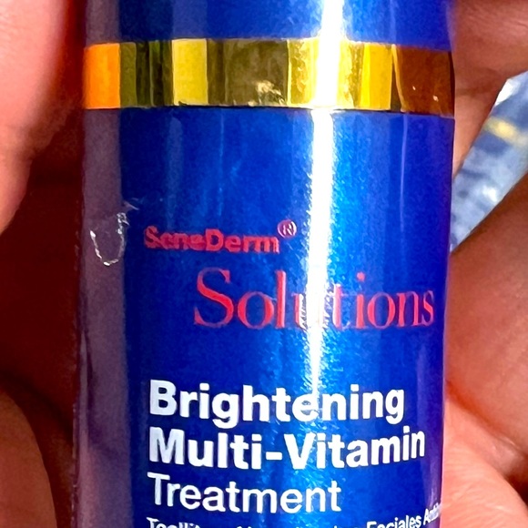 Brightening Multi-Vitamin Treatment0.5 fl oz / 14 mL **Bundle to save 20%**